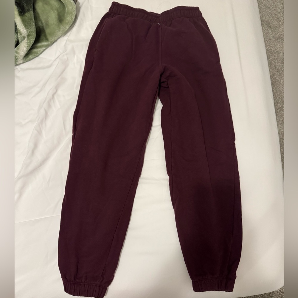 Stori• Backstory sweatpant• Women’s size: 4• Color: Port•
